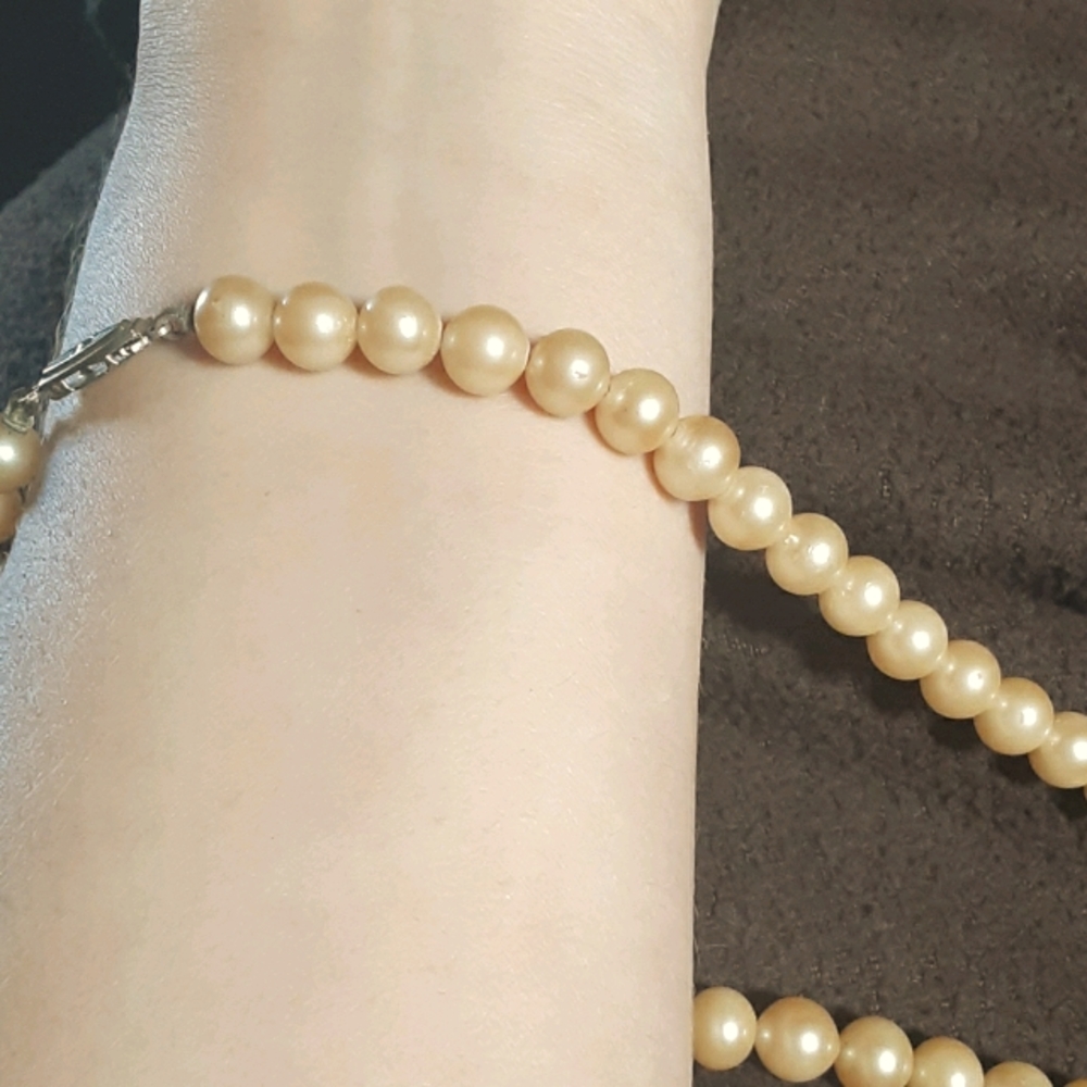 Vintage faux pearl necklace